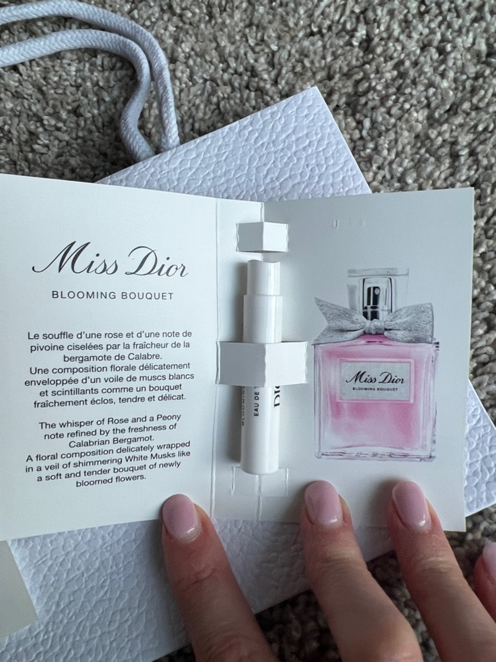 Dior White Gift Bag with 2 Powder Puffs & J’Adore L’Or & Miss Dior Samples New - Picture 5 of 8